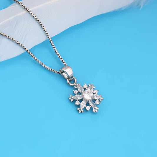 Sparkling Snowflake Pendant in 925 Silver