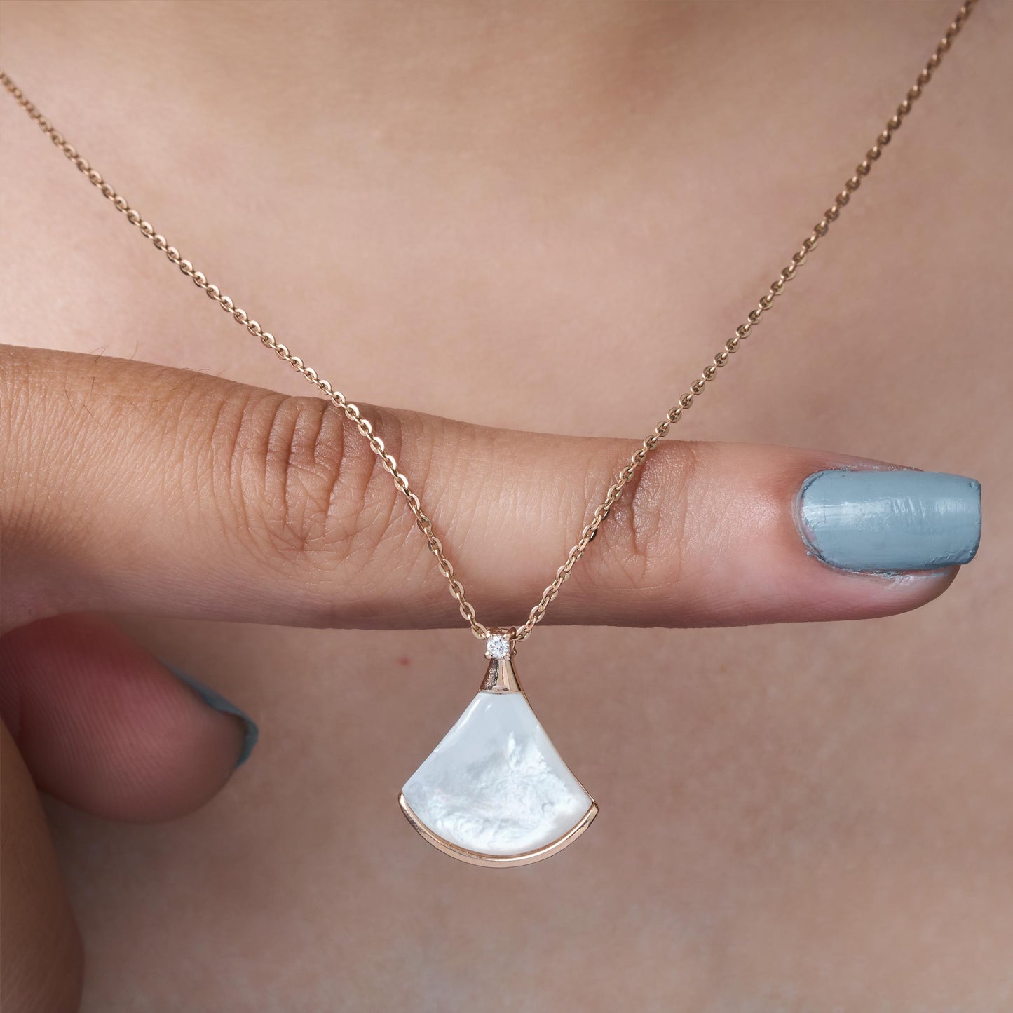 Minimalist MOP Pendant Necklace, Gold Chain Necklace, White Shell Pendant, Dainty Everyday Jewelry, Bridesmaid Gift, Elegant Gift for Her