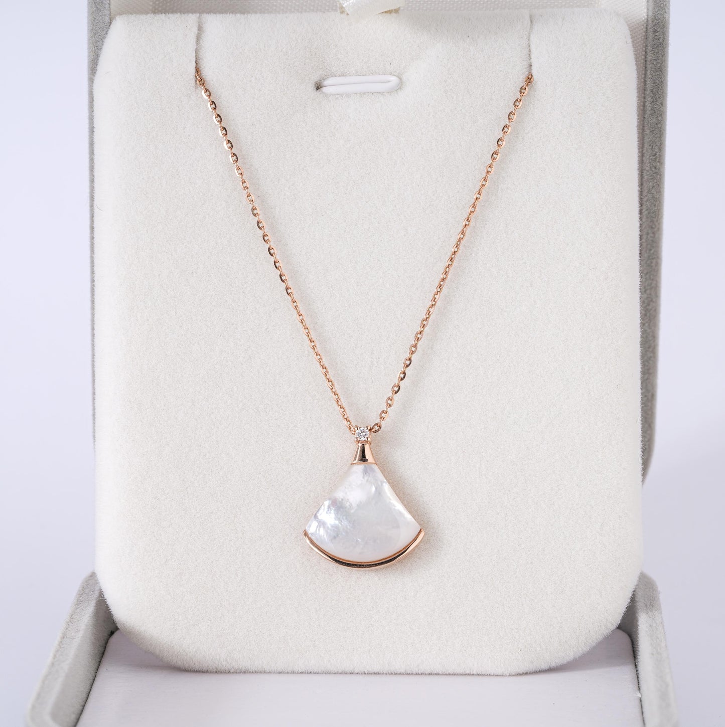 Minimalist MOP Pendant Necklace, Gold Chain Necklace, White Shell Pendant, Dainty Everyday Jewelry, Bridesmaid Gift, Elegant Gift for Her