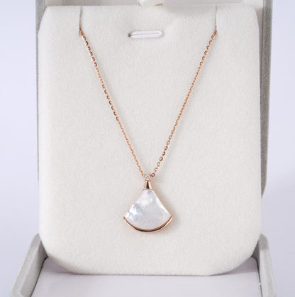 Minimalist MOP Pendant Necklace, Gold Chain Necklace, White Shell Pendant, Dainty Everyday Jewelry, Bridesmaid Gift, Elegant Gift for Her
