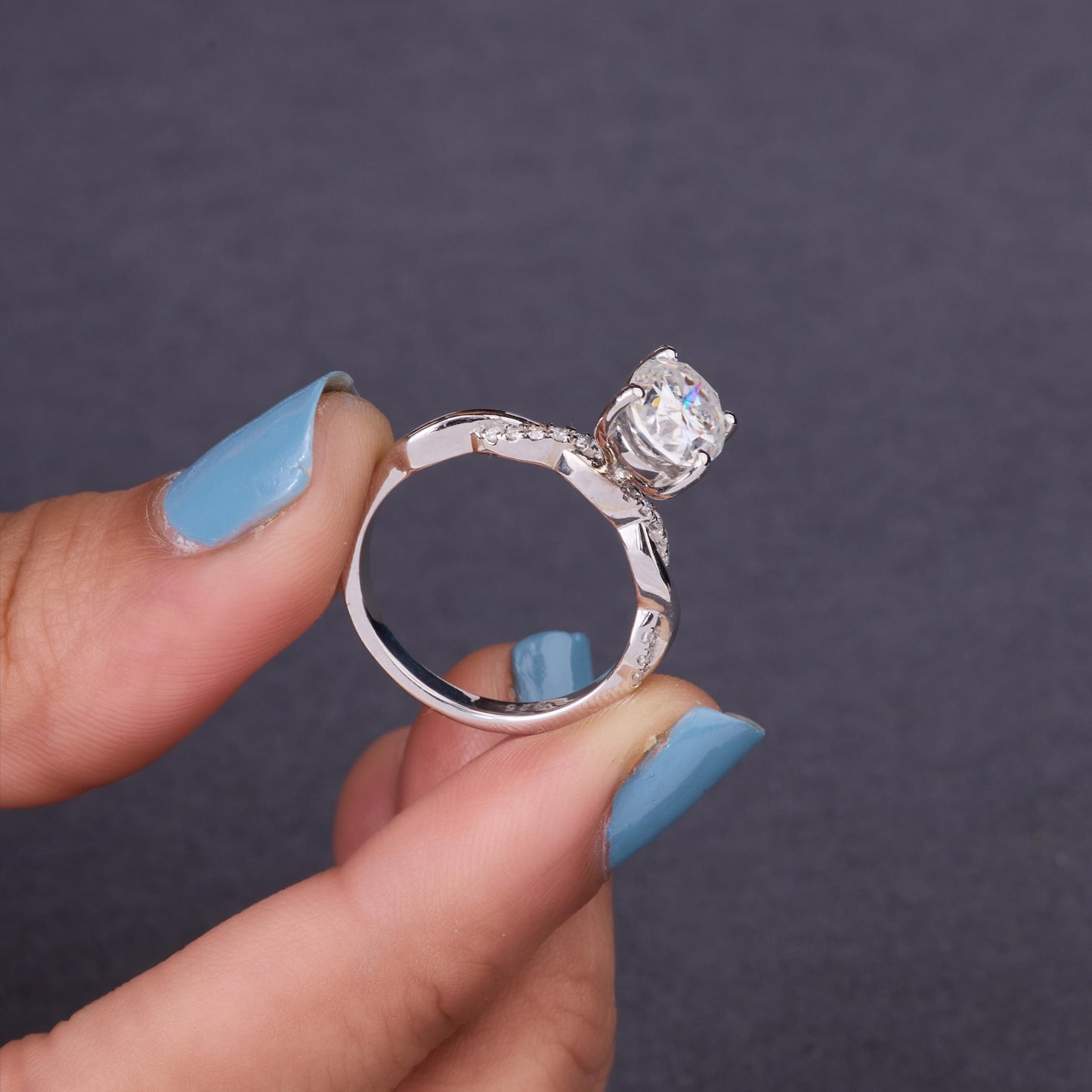 Oval Cut Moissanite Twisted Ring