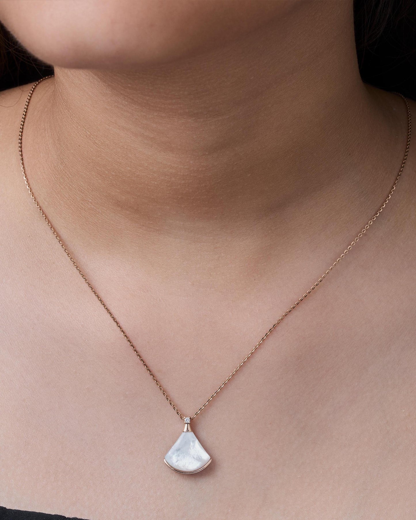 Minimalist MOP Pendant Necklace, Gold Chain Necklace, White Shell Pendant, Dainty Everyday Jewelry, Bridesmaid Gift, Elegant Gift for Her