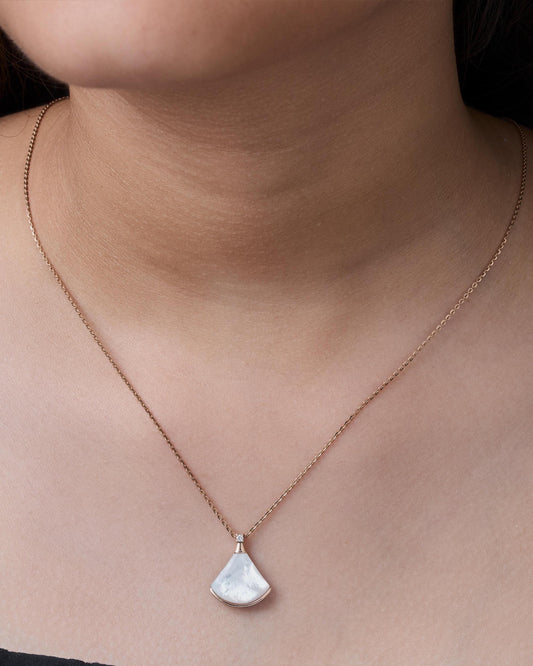 Minimalist MOP Pendant Necklace, Gold Chain Necklace, White Shell Pendant, Dainty Everyday Jewelry, Bridesmaid Gift, Elegant Gift for Her